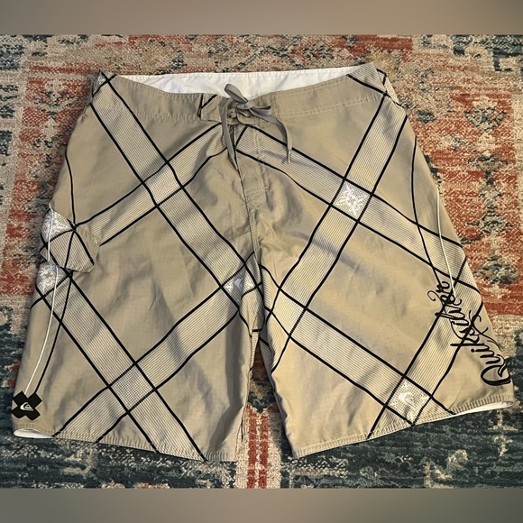 2/$30 Quiksilver Men's Swim Trunks Board Shorts size 36 - Picture 1 of 8